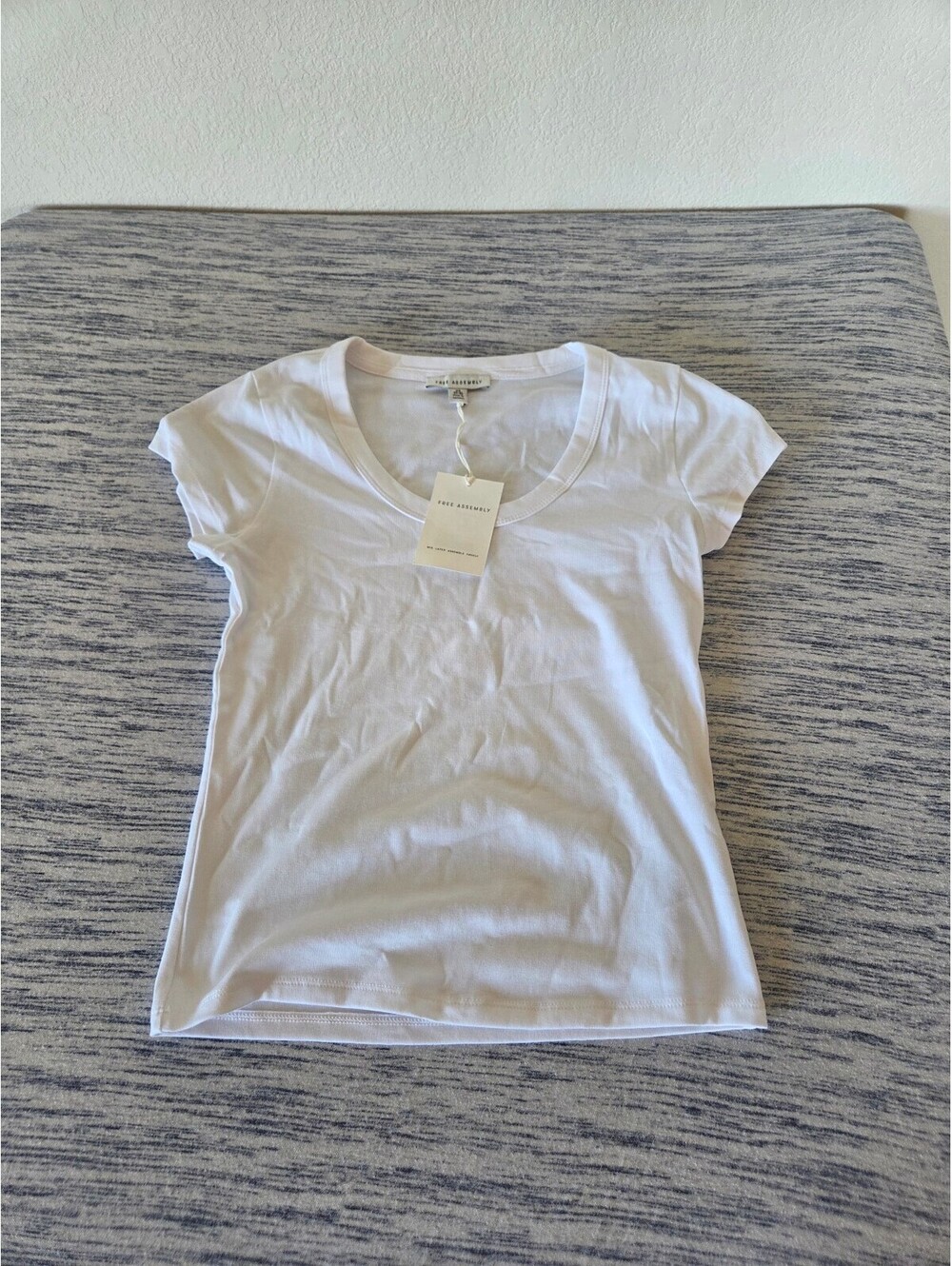 Free Assembly Women's White Cotton V-Neck T-Shirt Size M